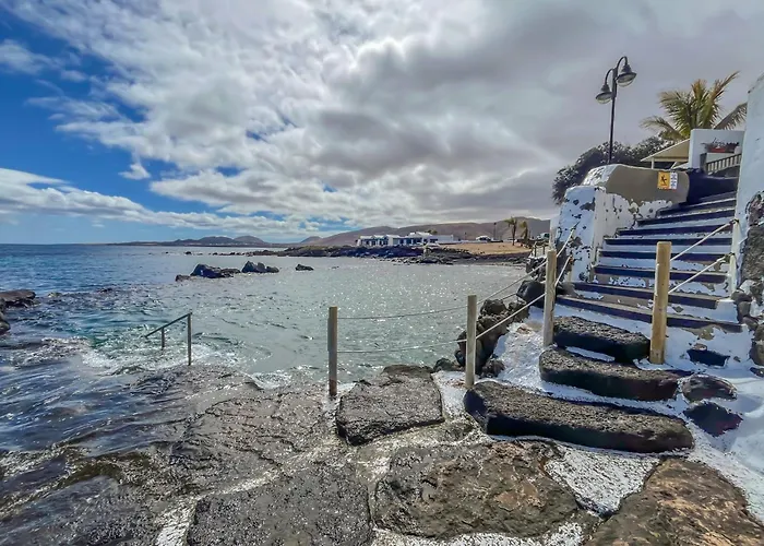 아파트 Casa Burgao 1 On Front Line Opposite Natural Pools