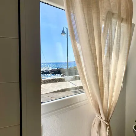 Casa Burgao 1 On Front Line Opposite Natural Pools Apartment Punta Mujeres
