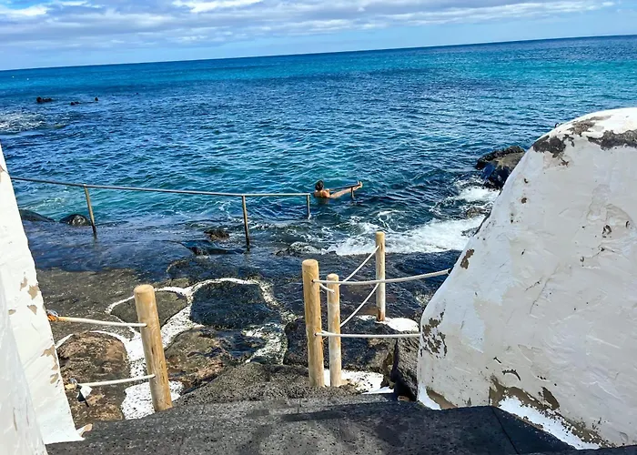 公寓 Casa Burgao 1 On Front Line Opposite Natural Pools *