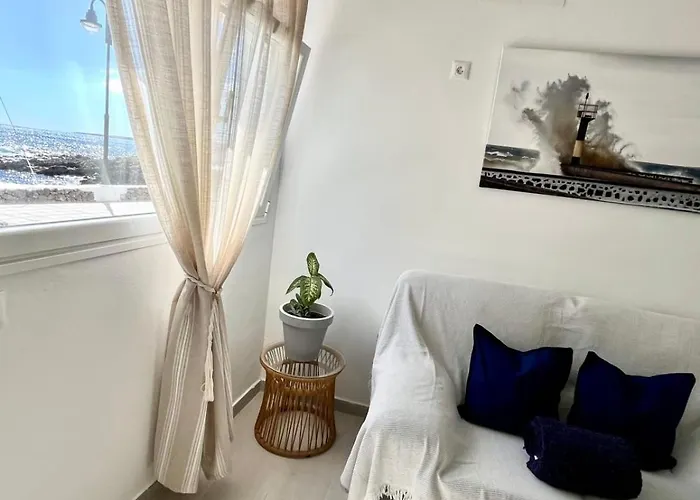 Casa Burgao 1 On Front Line Opposite Natural Pools アパート